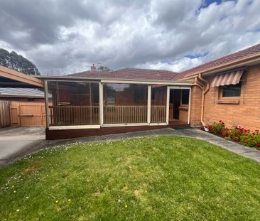 Comfortable Three-Bedroom Home in a Convenient Location - Photo 5