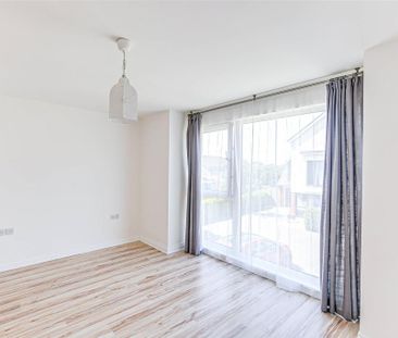 4 bedroom semi-detached house to rent - Photo 3