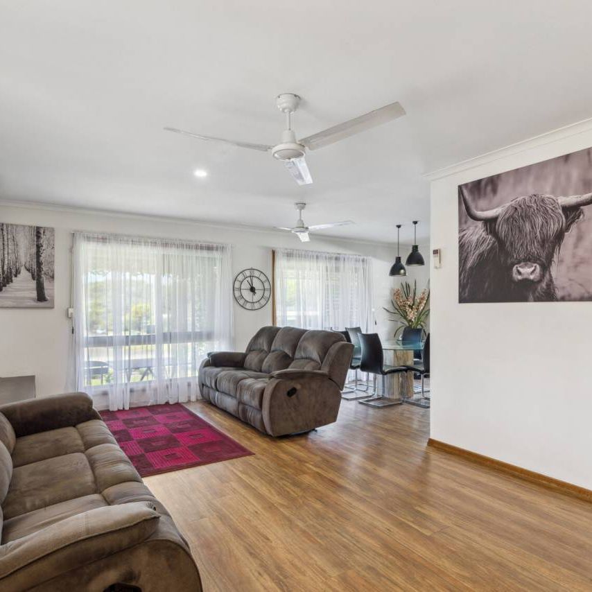 Spacious Burnside Family Home with Huge Shed - Walk to Schools! - Photo 1