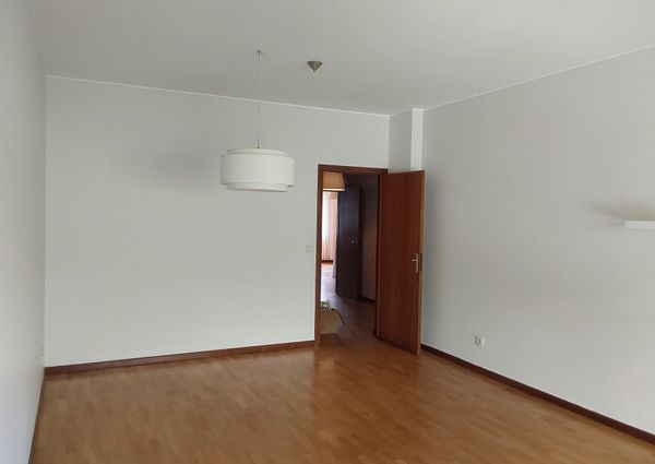 Simpático Apartamento T2 para Arrendamento junto à Foz do Douro