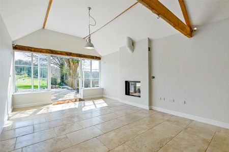 4 bedroom semi-detached house to rent - Photo 5