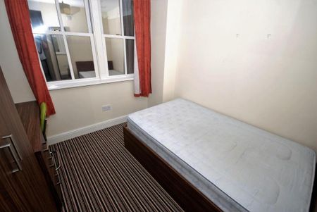 6 bedroom flat to rent - Photo 3