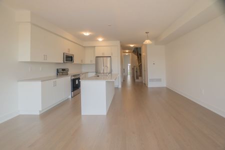 For Lease - 46 Bermondsey Way, Brampton, Ontario - Photo 4