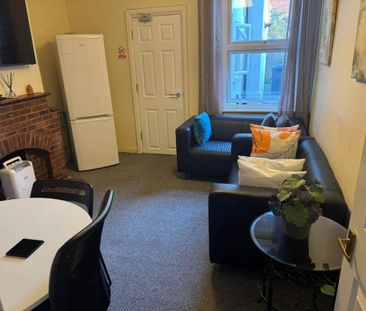 1 bedroom in a house share to rent - Photo 3