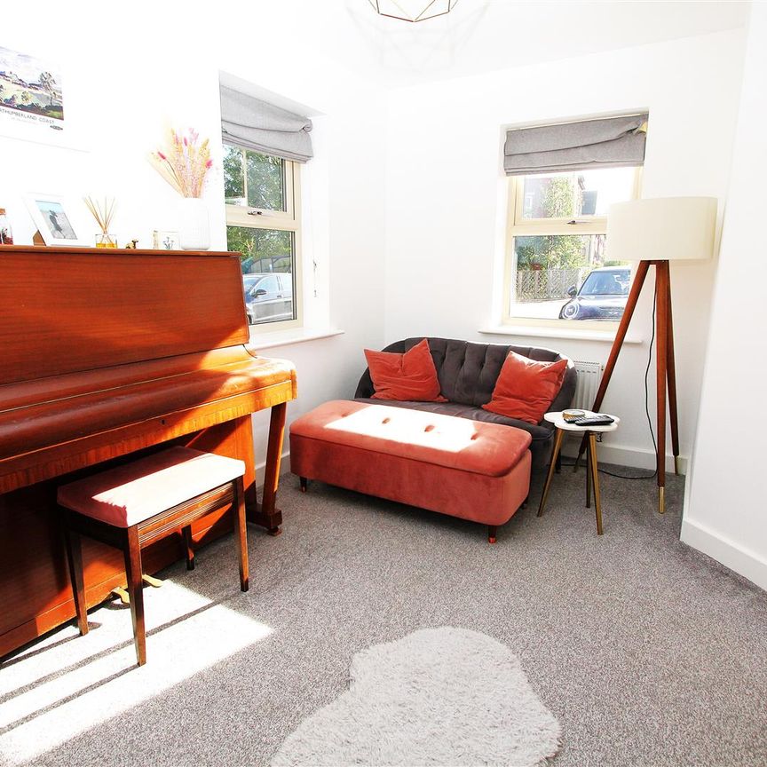 Holts Crest Way, Leeds City Centre, LS12 2AH - Photo 1