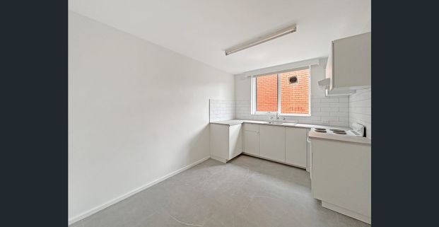 Modern & Fresh 2-Bedroom Apartment in Prime Brunswick West Location - Photo 1