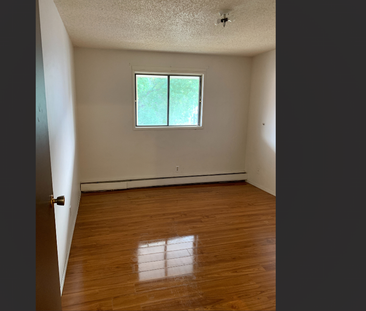 Large 2 Bedroom Suite in Meadowgreen - Photo 1