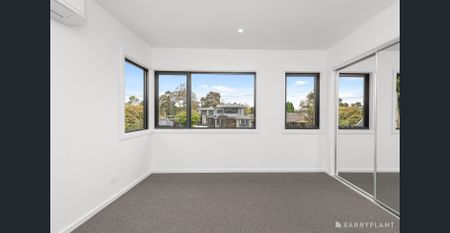 Near new townhouse close to EVERYTHING! - Photo 4