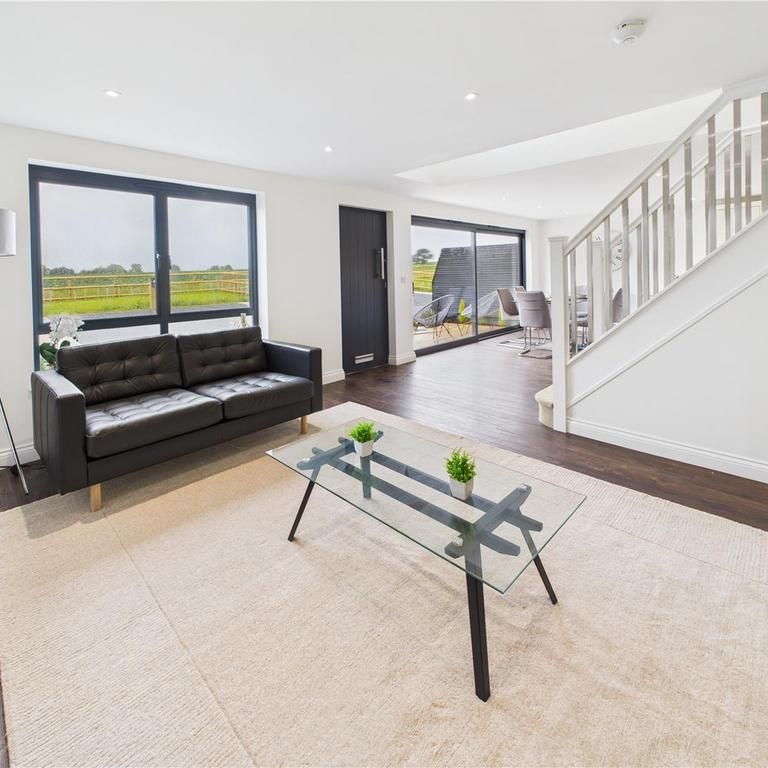 4 bedroom terraced house to rent - Photo 1