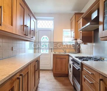 3 bedroom terraced house to rent - Photo 2
