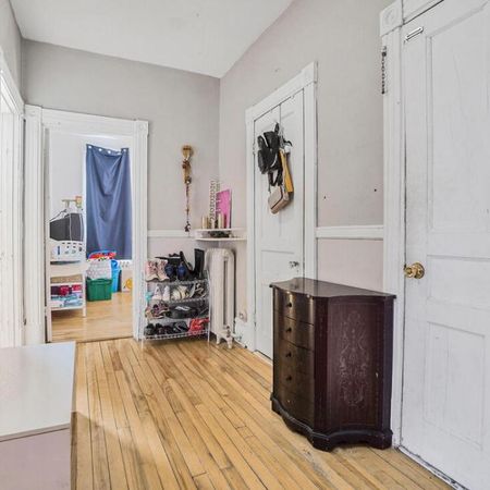 2400$ - 4 chambres, semi-meublé, superbe emplacement - Photo 3