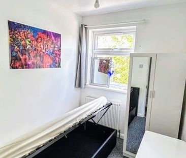 Room in a Shared House, Newham, E6 - Photo 1