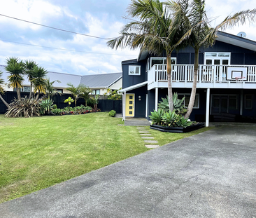 Sunny & Spacious Beachlands Home – Walk to beach - Photo 3