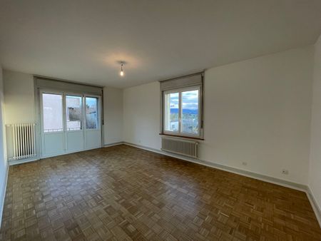 4.5 perfectly located, overlooking the neighborhood, with balcony and view - Photo 5