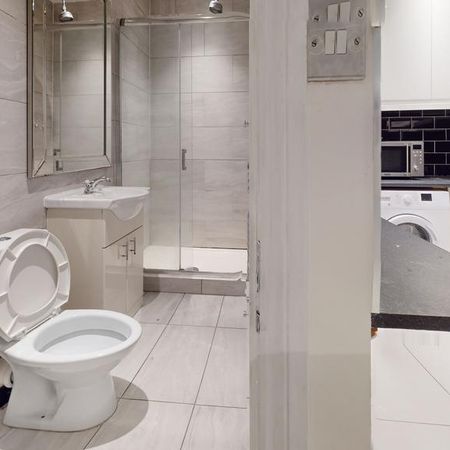 Studio to rent - Photo 3