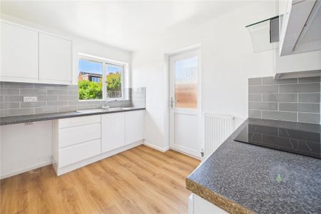 3 bedroom semi-detached house to rent - Photo 4