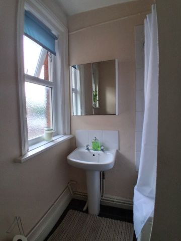 Room in a Shared Flat, Landguard Rd, SO15 - Photo 3