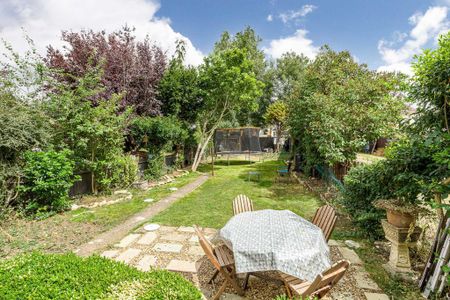 3 bedroom semi-detached house to rent - Photo 4