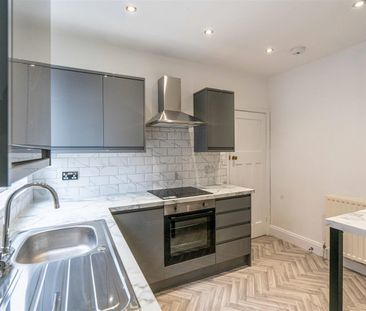 2 bed flat to rent in Wych Elm Crescent, High Heaton, NE7 - Photo 6