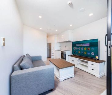 Central Auckland 1-Bedroom Apartment | Gym & Pool - Photo 1