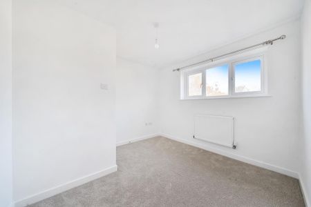 4 bedroom terraced house to rent - Photo 3