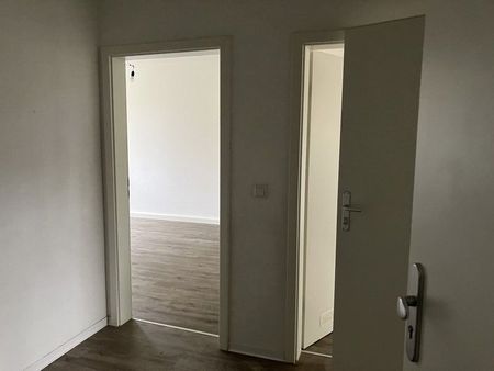 Wo das Leben so spielt - günstige teilsanierte 3-Zimmer-Wohnung im Quartier Silberborn - Foto 4