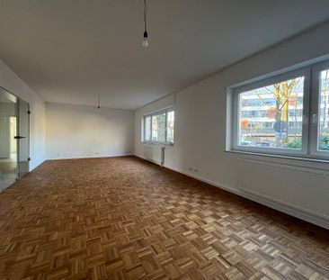 Moderne Erdgeschosswohnung mit separatem Büro am Stadtpark in Güter... - Photo 1