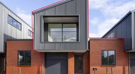 NEAR NEW spacious 2 bedroom townhouse in the city! - Photo 5