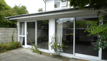 Sunny Three Bedroom Unit in Merivale Available 2nd Feburary 2026 - Photo 2