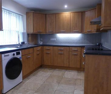3 bedroom semi-detached house to rent - Photo 4