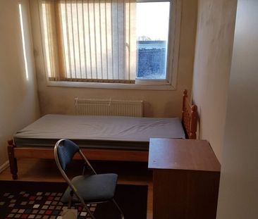 3 Bed Terraced House, Barkly Avenue, LS11 - Photo 6