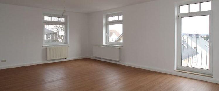 Schöne Wohnung mit großem Wohnzimmer... Bad mit Wanne und Dusche... - Photo 1