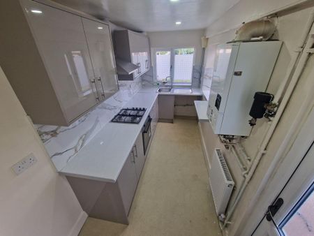 3 bedroom terraced house to rent - Photo 3