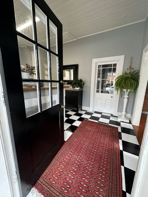 Classic Elegance & Modern Comforts - Photo 1