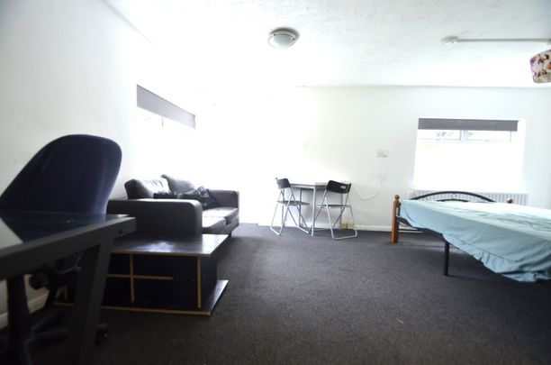 1 bedroom Property to rent - Photo 1