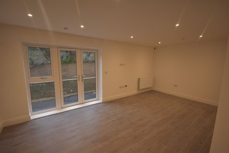 1 bed Apartment - To Let - Photo 5