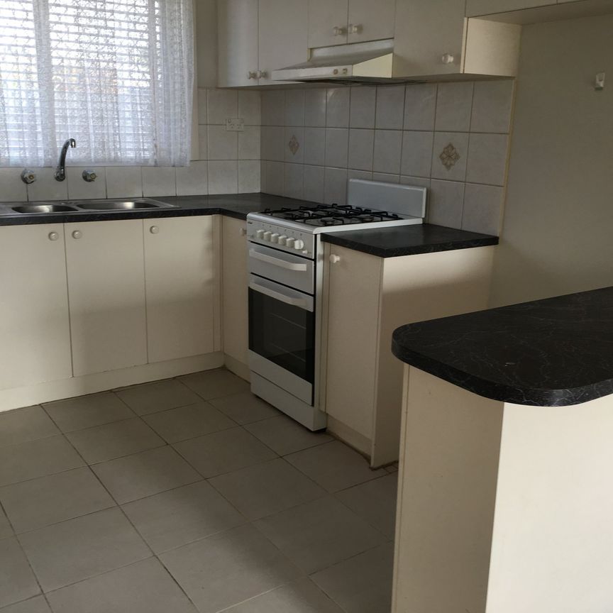 Cosy and comfortable in Oak Park! - Photo 1