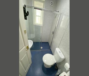 3 bedroom flat to rent - Photo 6