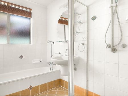 Recently Renovated, Great Location - Photo 4