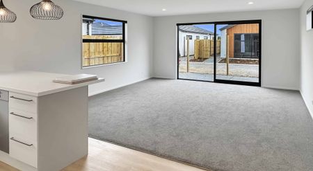 Low-Maintenance Living in a Sought-After Rolleston Location - Photo 3