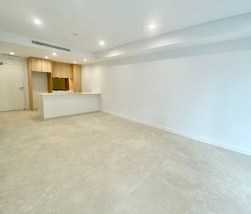Ground Floor Unit with Courtyard&excl;&excl; - Photo 1