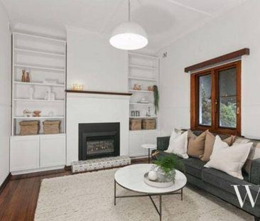 Character house in great location - Photo 3