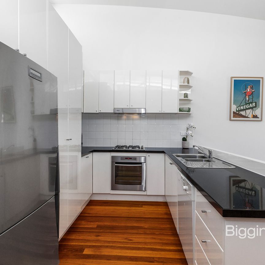 FULLY FURNISHED 3 BEDROOM HOME, 6 MONTH LEASE! - Photo 1