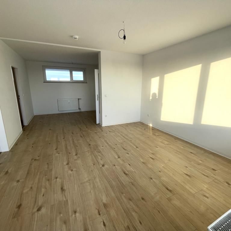 Helle 3-Zimmer-Etagenwohnung mit neuem Laminatboden in Wolfsburg - Foto 1