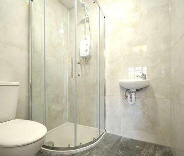 Charles Road, Staines-upon-thames, TW18 - Photo 1