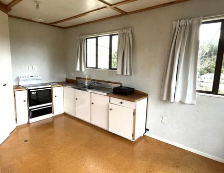 Tidy, serene and rural in Taihape - Photo 5