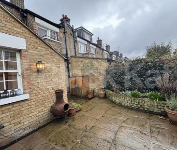 Stylish & contemporary maisonette flooded with natural light - Photo 4