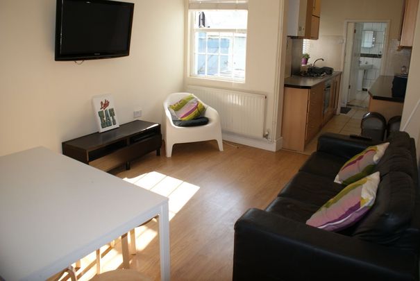 12 Station Street - 2 brand new bathroomsLoughborough - Photo 1