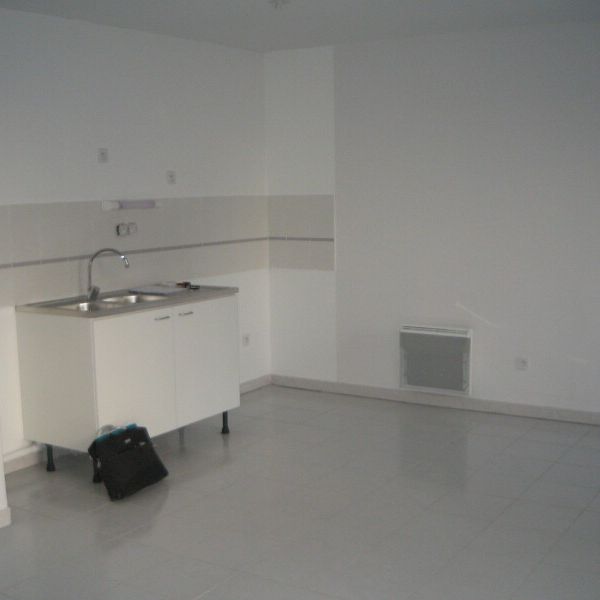 Location Appartement 3 pièces 67m² MARSEILLE 10ème - Photo 1