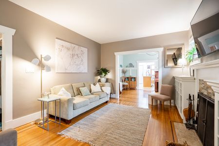 Fully Furnished Main Level Home in Kitsilano - Available NOW! - Photo 3